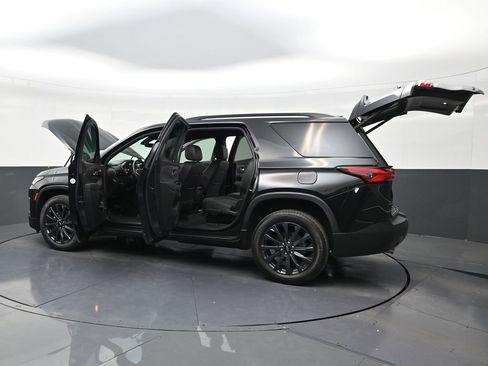 Used 2023 Chevrolet Traverse RS image 31