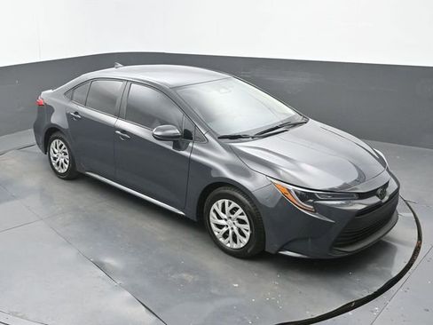 Used 2025 Toyota Corolla LE w/ Convenience Package image 26