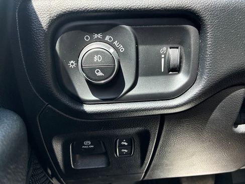 Used 2020 RAM 1500 Big Horn AWD/4WD image 23