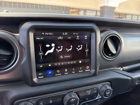 Certified 2021 Jeep Gladiator Sport AWD/4WD image 21