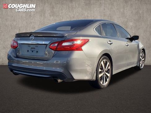 Used 2016 Nissan Altima 2.5 SR w/ LED Appearance Package image 6