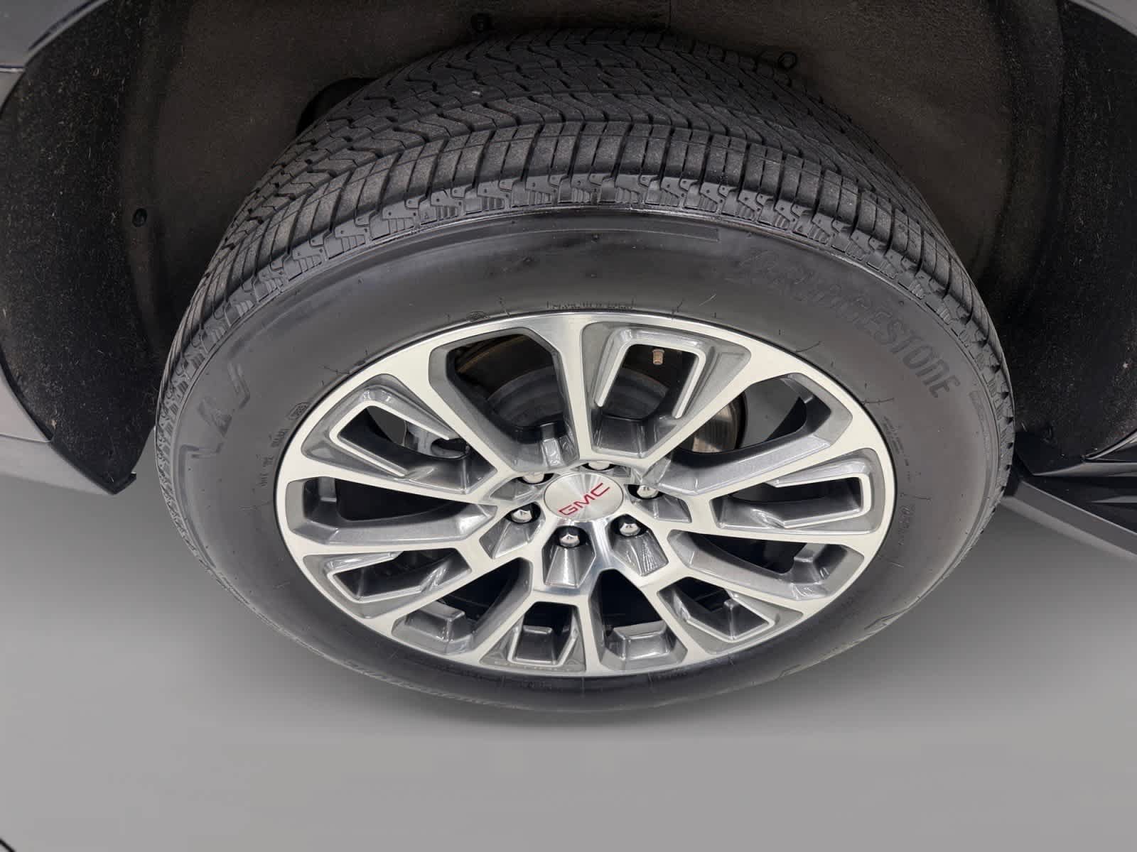 Used 2025 GMC Yukon XL Denali AWD/4WD image 9