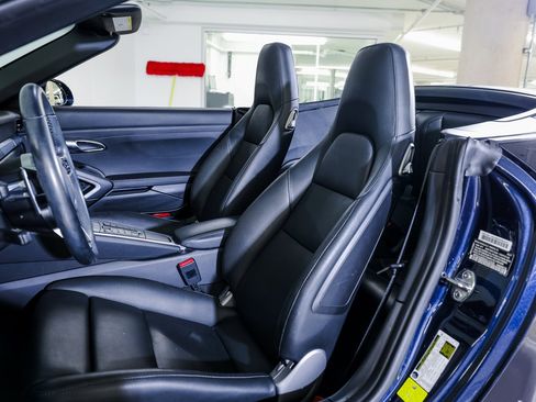 Used 2017 Porsche 911 Carrera 4 image 5