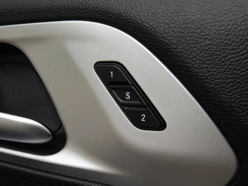 Used 2023 Chrysler Pacifica Touring-L w/ Uconnect Theater Family Group FWD image 28