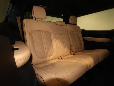 Used 2022 Jeep Grand Wagoneer Series III w/ Flexible Seating Group AWD/4WD image 27