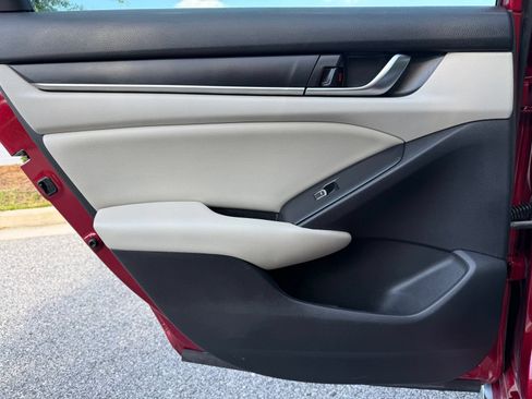 Used 2019 Honda Accord EX image 45