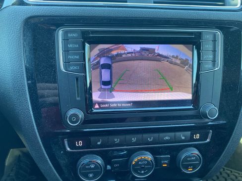 Used 2016 Volkswagen Jetta GLI SE FWD image 18
