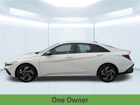 Used 2025 Hyundai Elantra Sport image 2