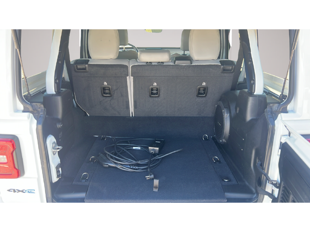 Used 2021 Jeep Wrangler Unlimited Sahara AWD/4WD image 17
