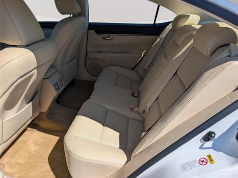 Used 2015 Lexus ES 350 w/ Premium Package FWD image 14
