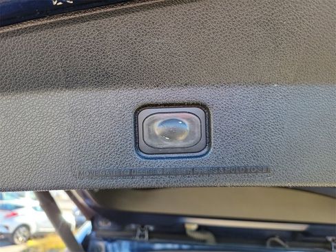 Used 2017 Ford Explorer XLT w/ Equipment Group 202A image 10