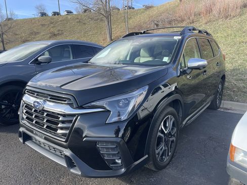 Used 2023 Subaru Ascent Limited w/ Technology Package image 2