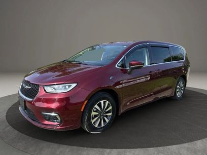 Used 2023 Chrysler Pacifica Touring-L