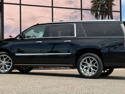 Used 2018 Cadillac Escalade ESV Platinum AWD/4WD image 6