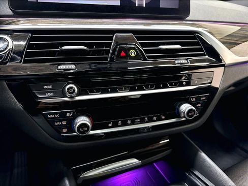 Used 2023 BMW 530i w/ Premium Package RWD image 34