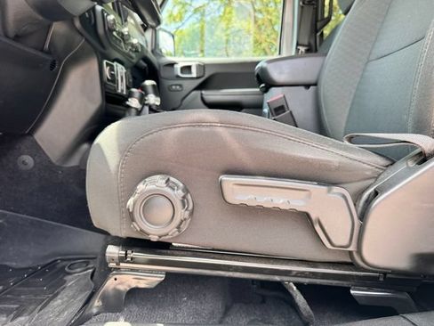 Used 2021 Jeep Wrangler Unlimited Sport AWD/4WD image 30