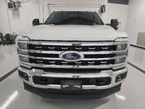 Used 2024 Ford F250 Lariat w/ FX4 Off-Road Package AWD/4WD image 2