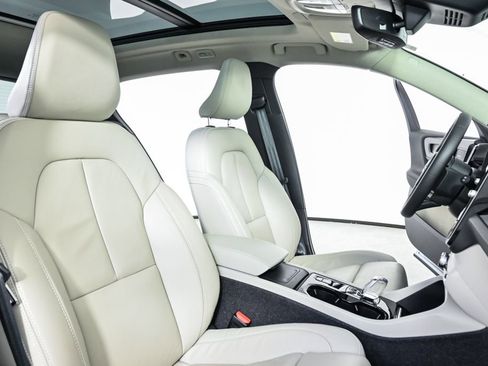 Certified 2024 Volvo XC40 B5 Plus w/ Protection Package Premier image 25