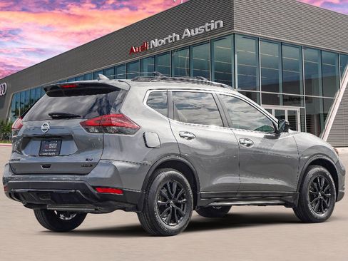 Used 2018 Nissan Rogue SV w/ Premium Package image 4