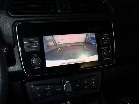 Used 2019 Nissan Leaf SV image 18