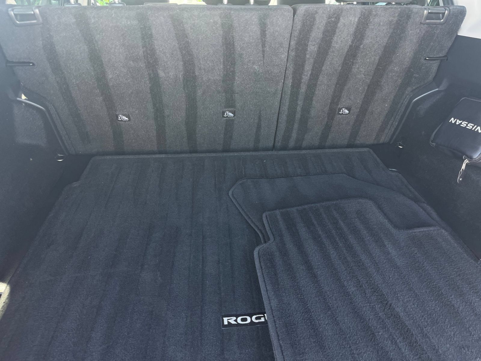 Used 2025 Nissan Rogue SV FWD image 32