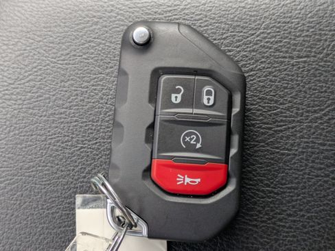 Used 2024 Jeep Gladiator Sport image 36