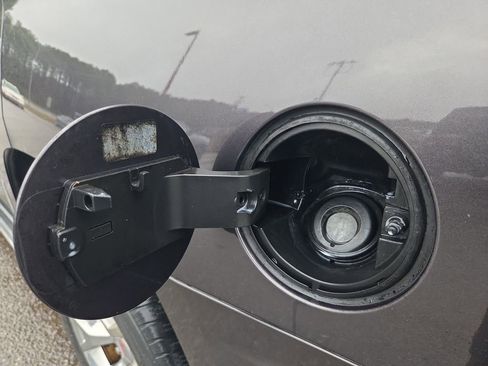 Used 2016 GMC Yukon SLT w/ Open Road Package image 10