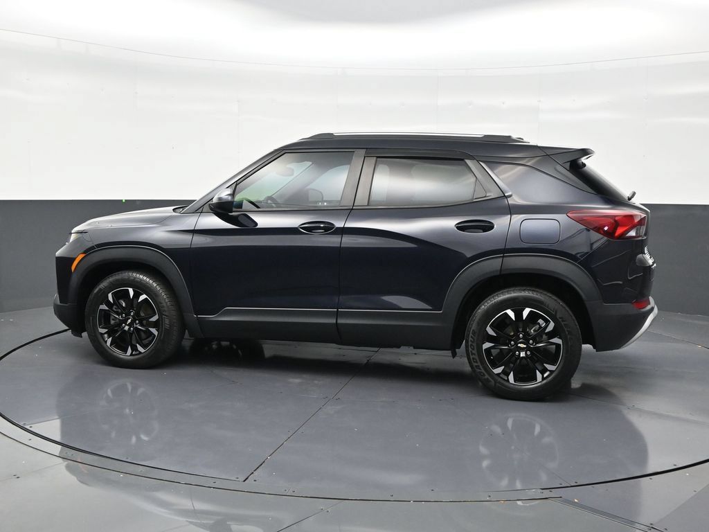 Used 2021 Chevrolet TrailBlazer LT w/ Convenience Package FWD image 2