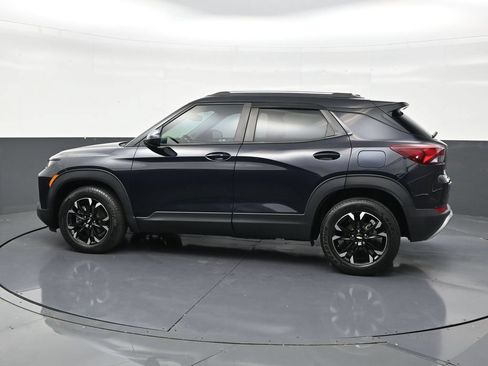 Used 2021 Chevrolet TrailBlazer LT w/ Convenience Package FWD image 2