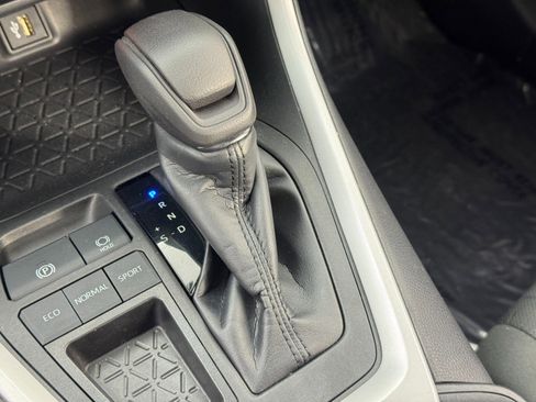 Used 2023 Toyota RAV4 XLE w/ Convenience Package image 30