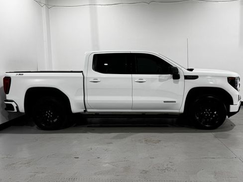 Used 2022 GMC Sierra 1500 Elevation w/ LPO, Elevation Black Package AWD/4WD image 20
