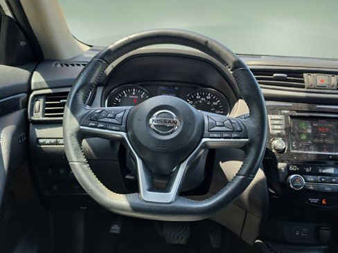 Used 2018 Nissan Rogue SL w/ Premium Package FWD image 8