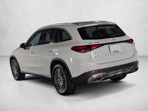 Certified 2025 Mercedes-Benz GLC 300 image 11