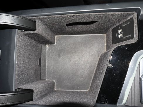 Used 2019 Volvo XC60 T5 Momentum w/ Multimedia Package image 27