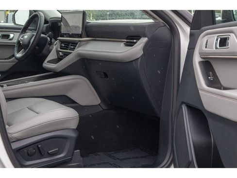 Used 2025 Ford Explorer Active w/ Active Comfort Package AWD/4WD image 10