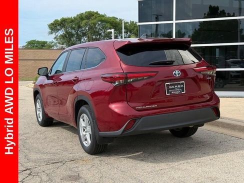 Used 2023 Toyota Highlander LE AWD/4WD image 5