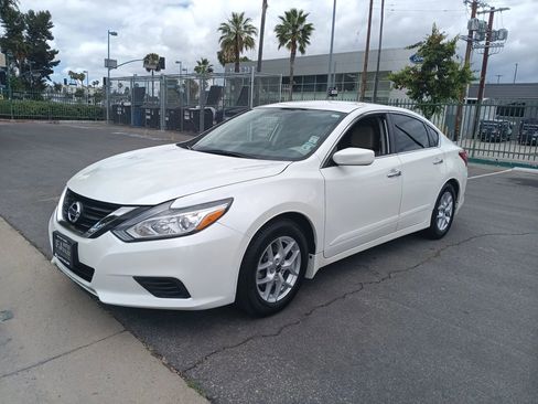 Used 2017 Nissan Altima 2.5 S w/ Power Driver Seat Package FWD image 3