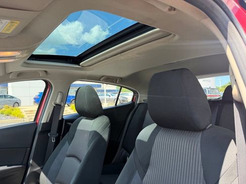 Used 2016 MAZDA MAZDA3 i Touring FWD image 11