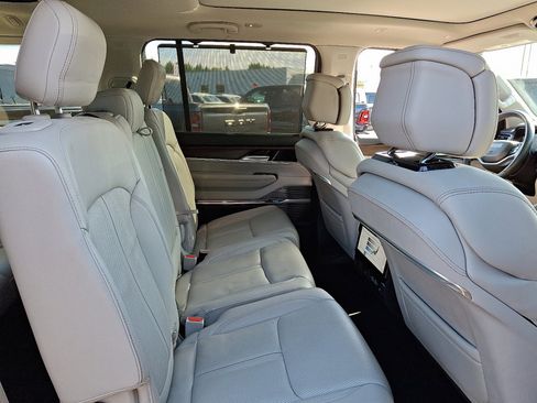 Used 2022 Jeep Grand Wagoneer Series I w/ HD Trailer Tow Package image 15