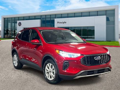 Used 2023 Ford Escape Active w/ Tech Pack #2 image 2