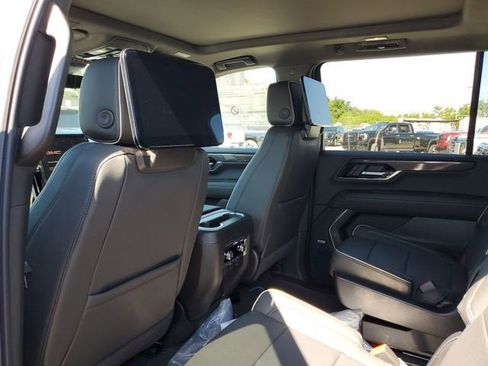 New 2026 GMC Yukon XL Elevation w/ Elevation Premium Package AWD/4WD image 10