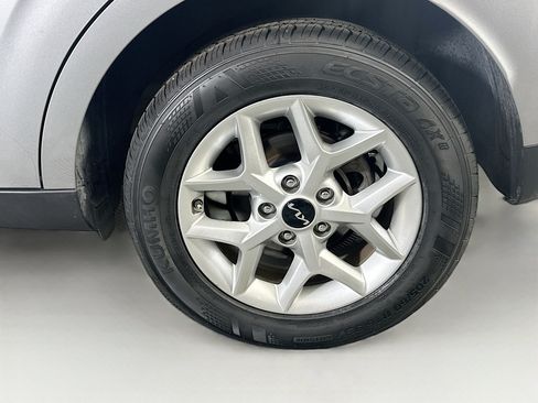 Used 2025 Kia Soul LX w/ LX Technology Package FWD image 11