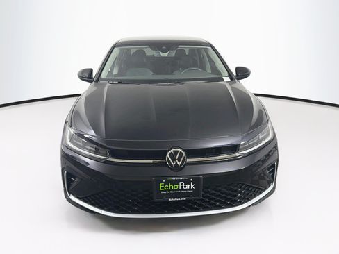 Used 2025 Volkswagen Jetta SE FWD image 2