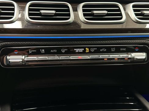 Used 2024 Mercedes-Benz GLS 450 4MATIC image 32