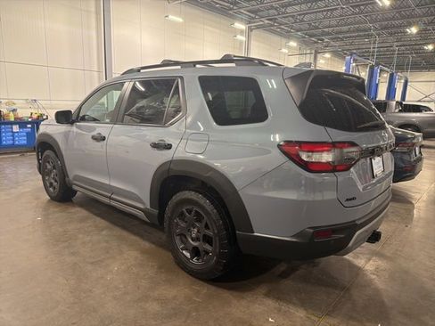Used 2023 Honda Pilot TrailSport image 3