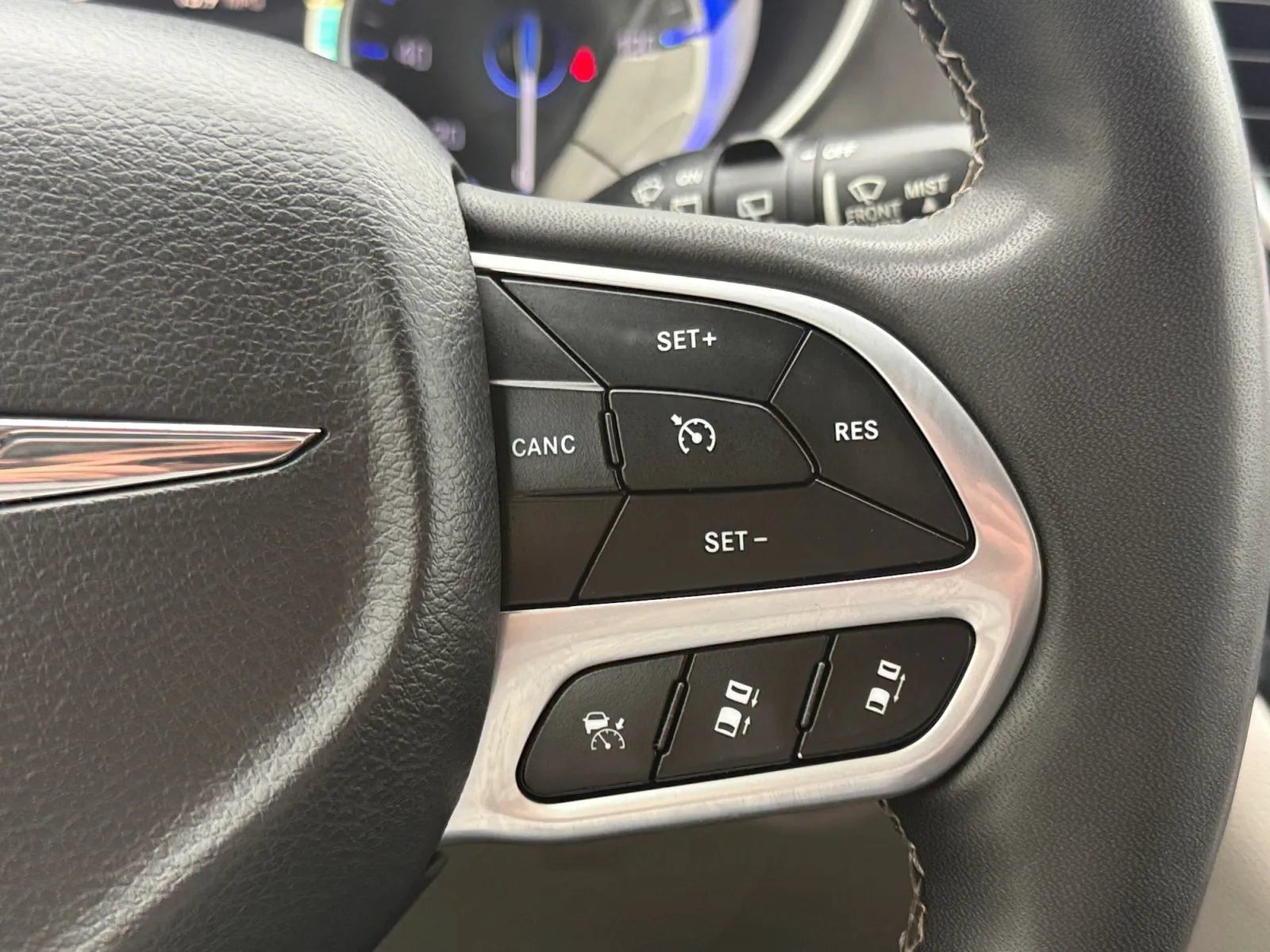 Used 2023 Chrysler Pacifica Touring-L FWD image 29
