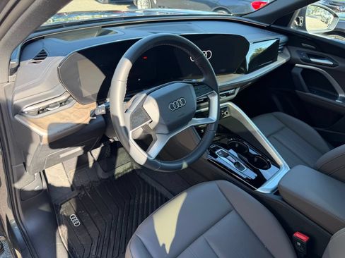 Used 2025 Audi Q5 Premium Plus w/ Premium Plus AWD/4WD image 16