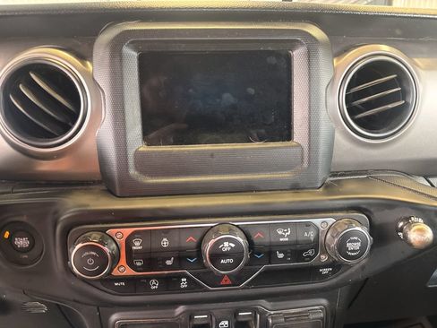 Used 2021 Jeep Gladiator Sport AWD/4WD image 13
