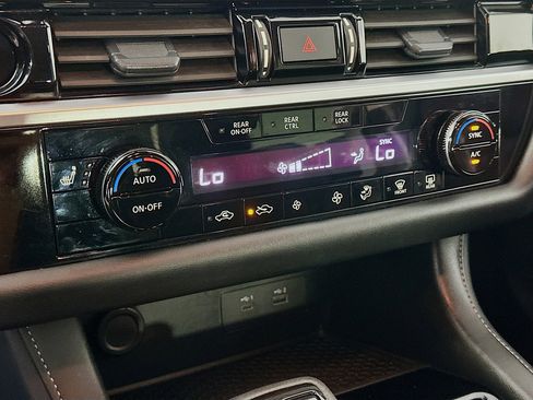 Used 2025 Nissan Pathfinder SV image 23