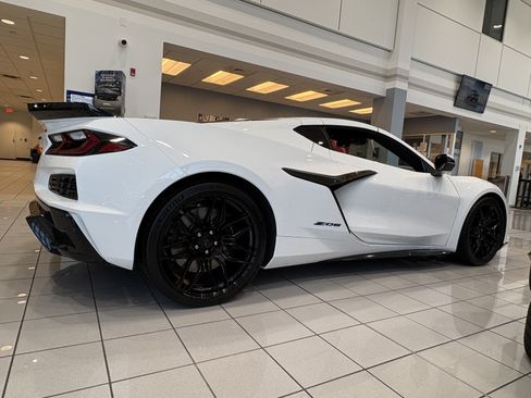 Used 2026 Chevrolet Corvette Z06 RWD image 4